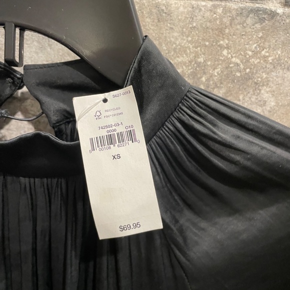 ❤️ GAP SATIN BLACK MOCK NECK PLEATED TOP SIZE XS NEW - Picture 2 of 6